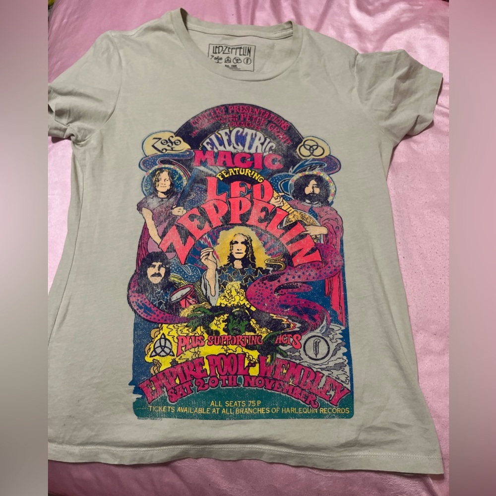 Led zeppelin graphic tee!
